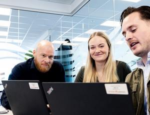 Krüger medarbejdere fordybet i et projekt 