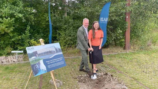 Bestyrelsesformand og Køge borgmester tager første spadestik